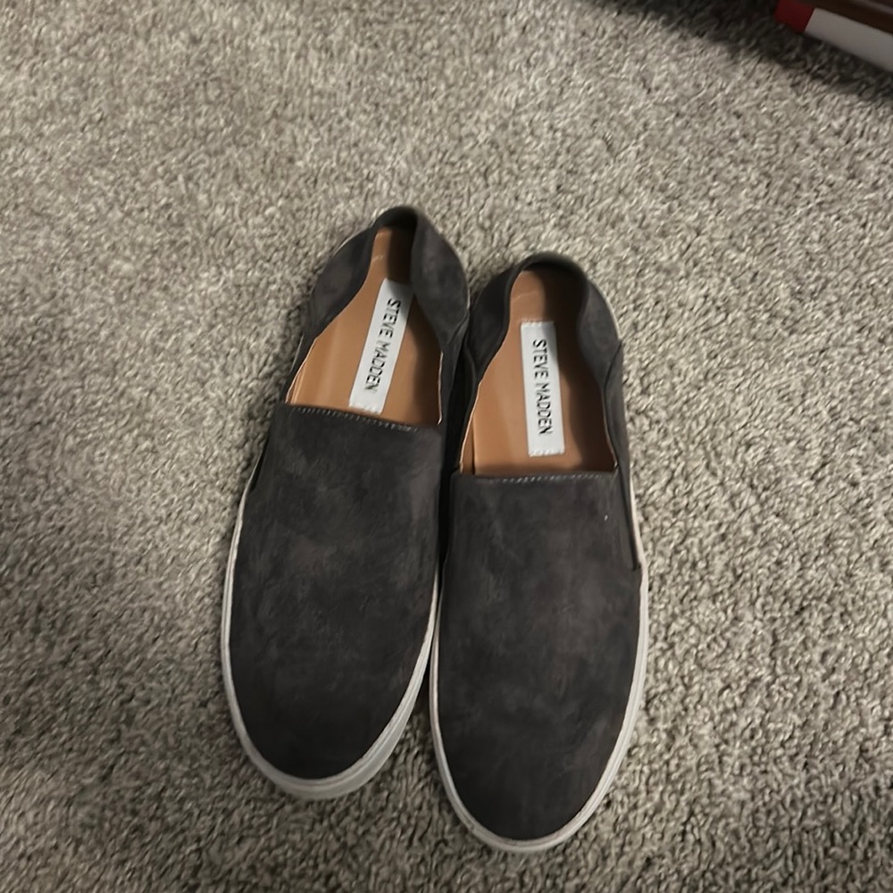 Steve Madden slip ons